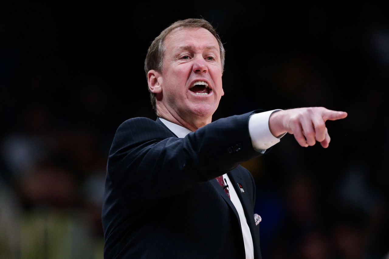 包含开拓者主帅特里·斯托茨决定延长合同稳定球队危机的词条