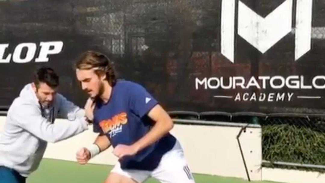 包含日本网球队血洗世界网球队，西西帕斯统治全场的词条