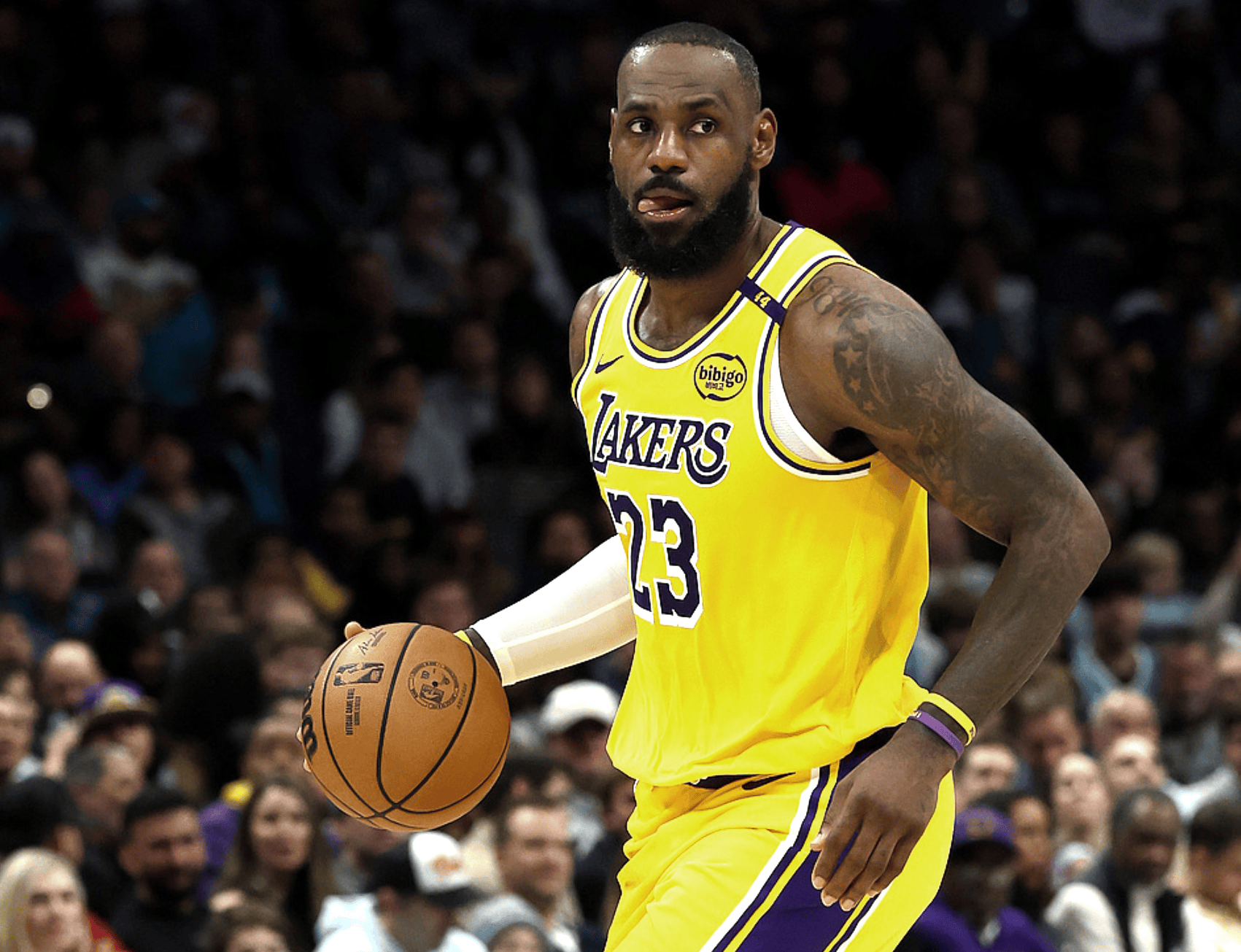 猛龙绝地反击菲律宾男篮，詹姆斯打破历史纪录