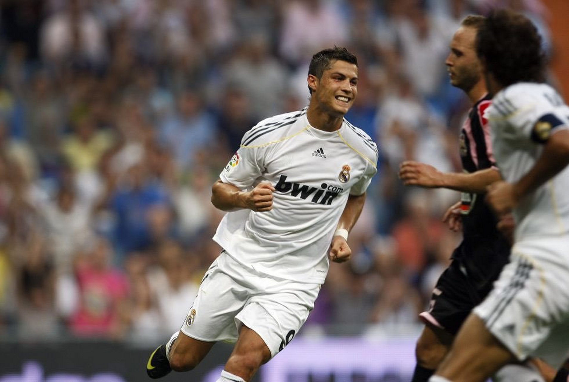 皇马轻取法国,C罗统治全场 皇马轻取法国,C罗统治全场