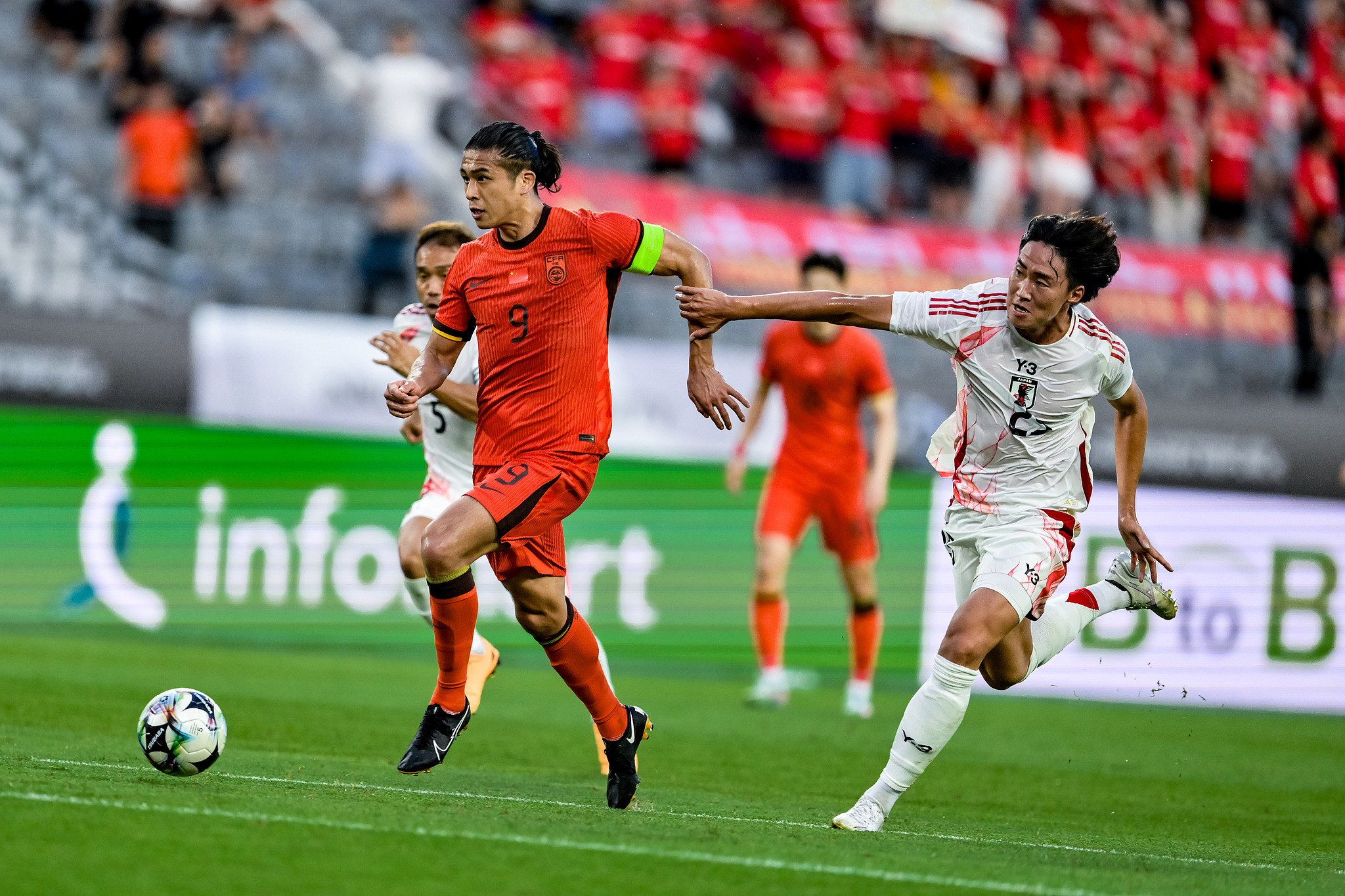 包含日本队险胜中国队，梁靖崑关键制胜的词条