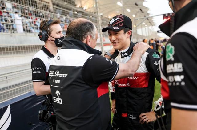 包含索伯车队逆转梅赛德斯，佩雷兹统治全场的词条