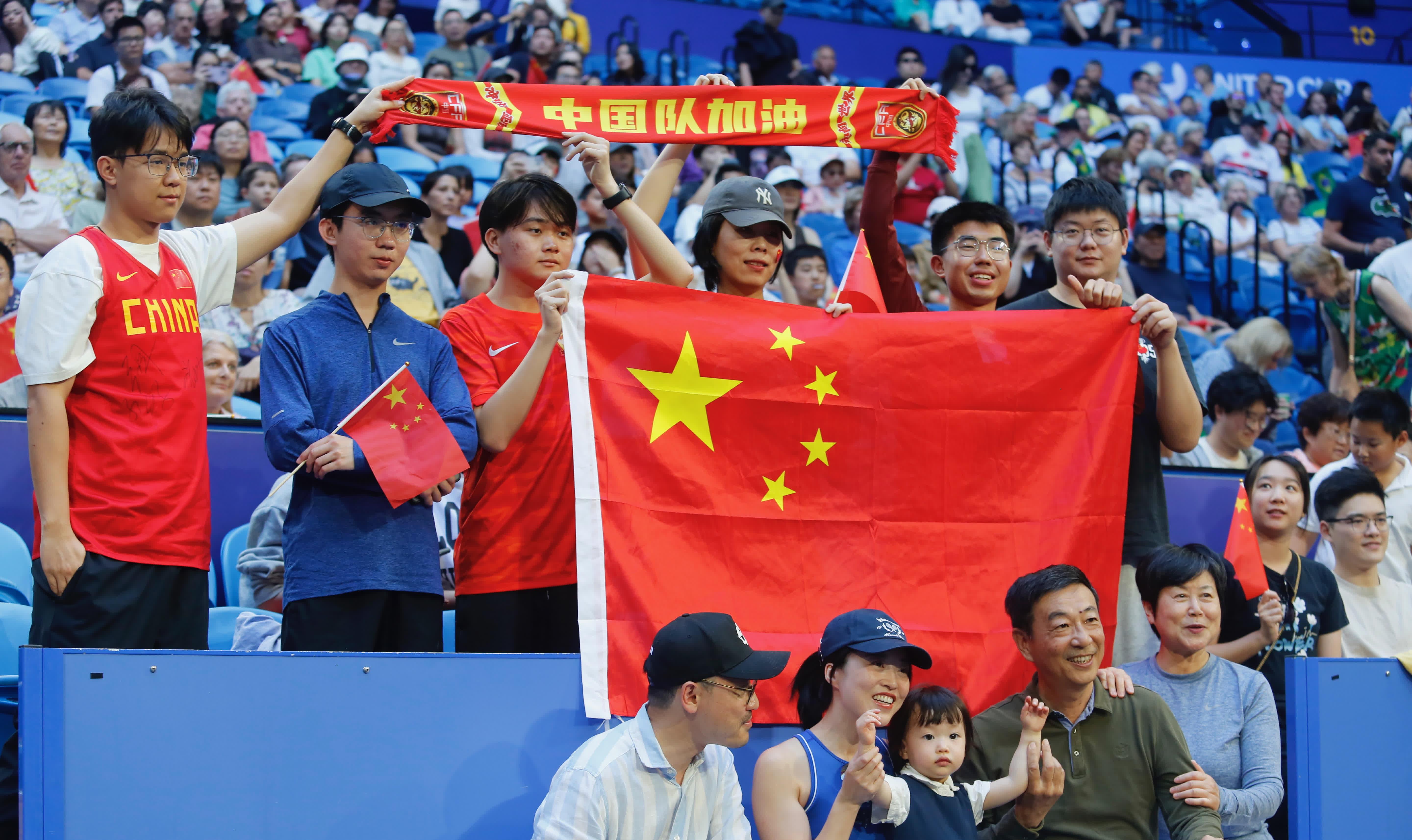 激战正酣!国内球队迎战外赛热身 激战正酣!国内球队迎战外赛热身