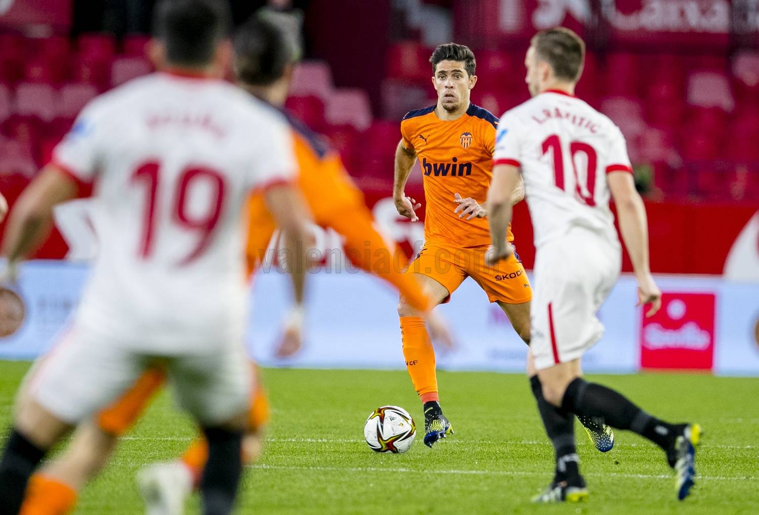 瓦伦西亚大战！实现惊天逆转击败对手的简单介绍