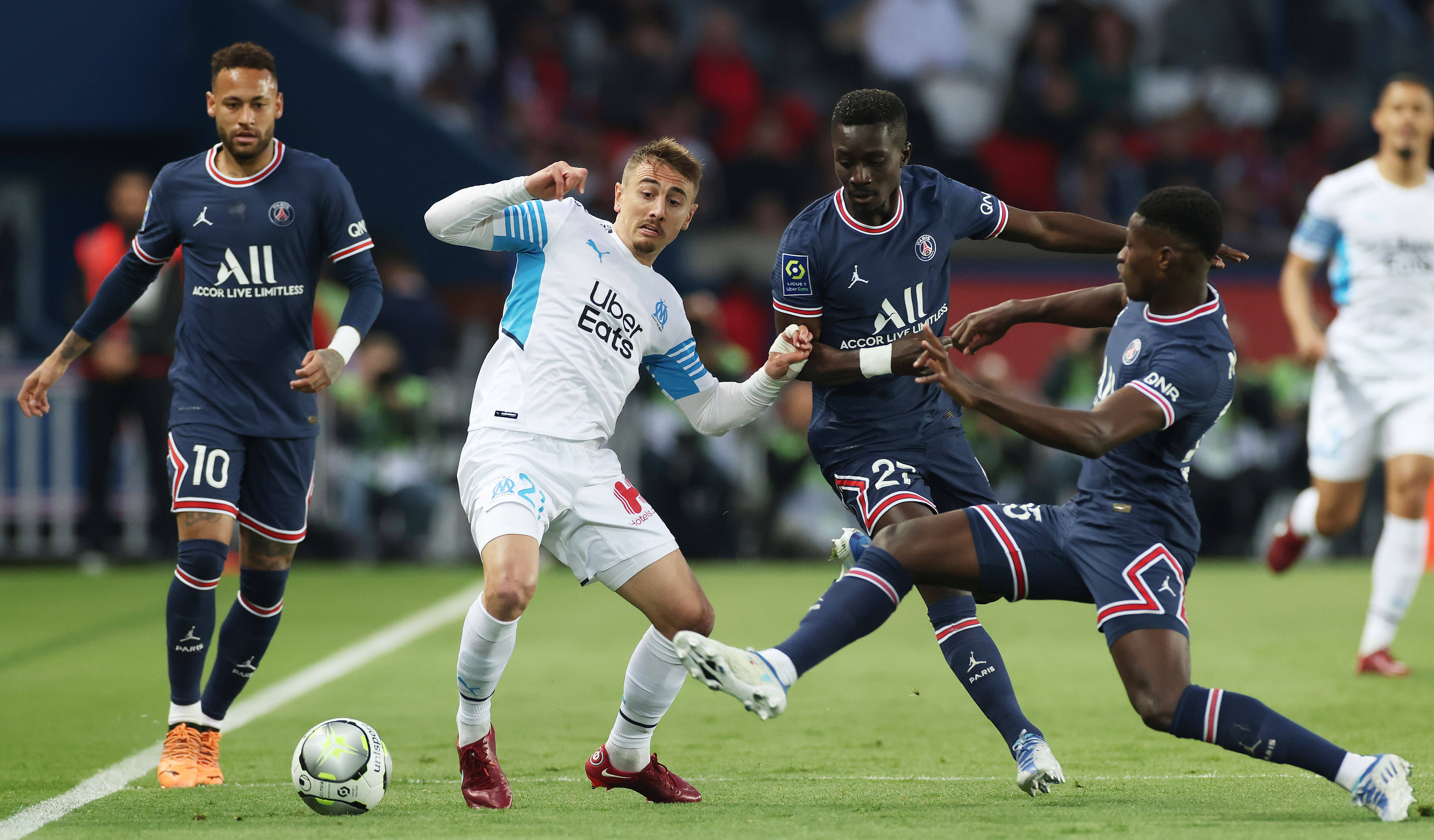 关于巴黎圣日耳曼足球俱乐部球员合力攻防,展现团队实力的信息 关于巴黎圣日耳曼足球俱乐部球员合力攻防,展现团队实力的信息