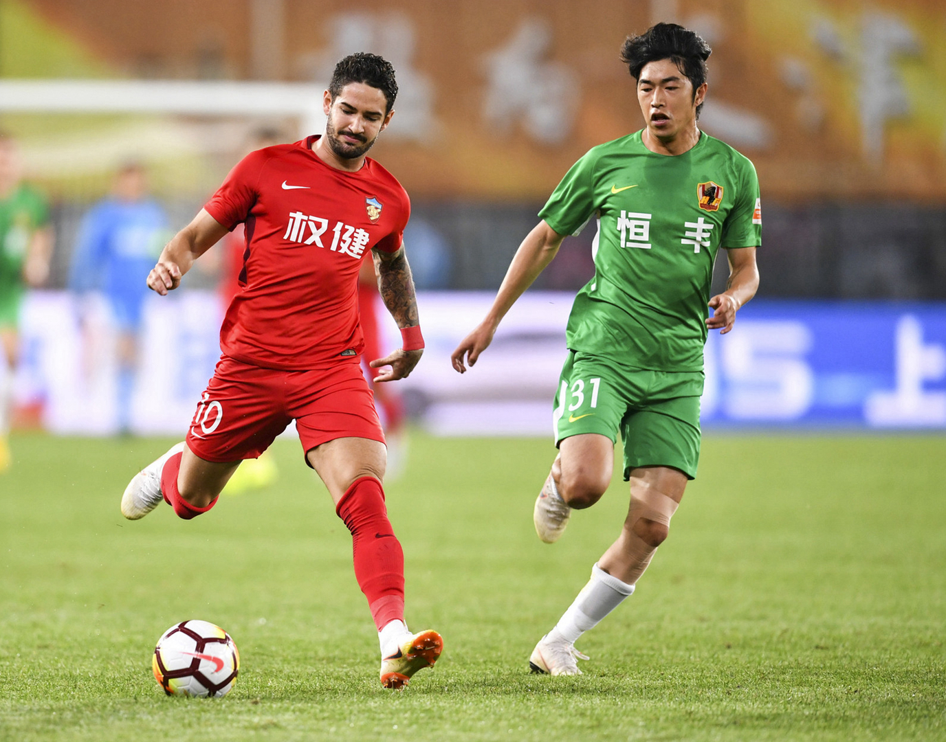 包含中超比赛中，权健队再度展现出稳定的比赛状态的词条