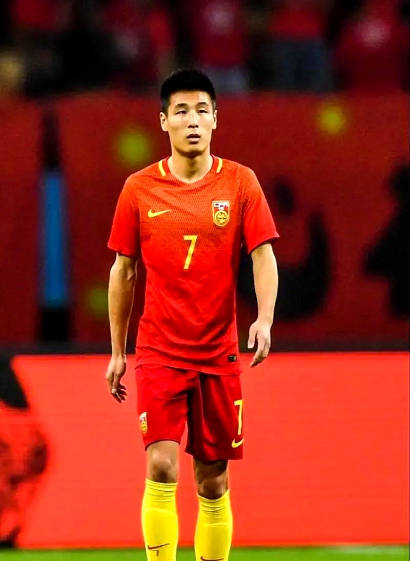 关于亚洲足坛新星崭露头角，备受瞩目的青年球员走势引爆讨论的信息