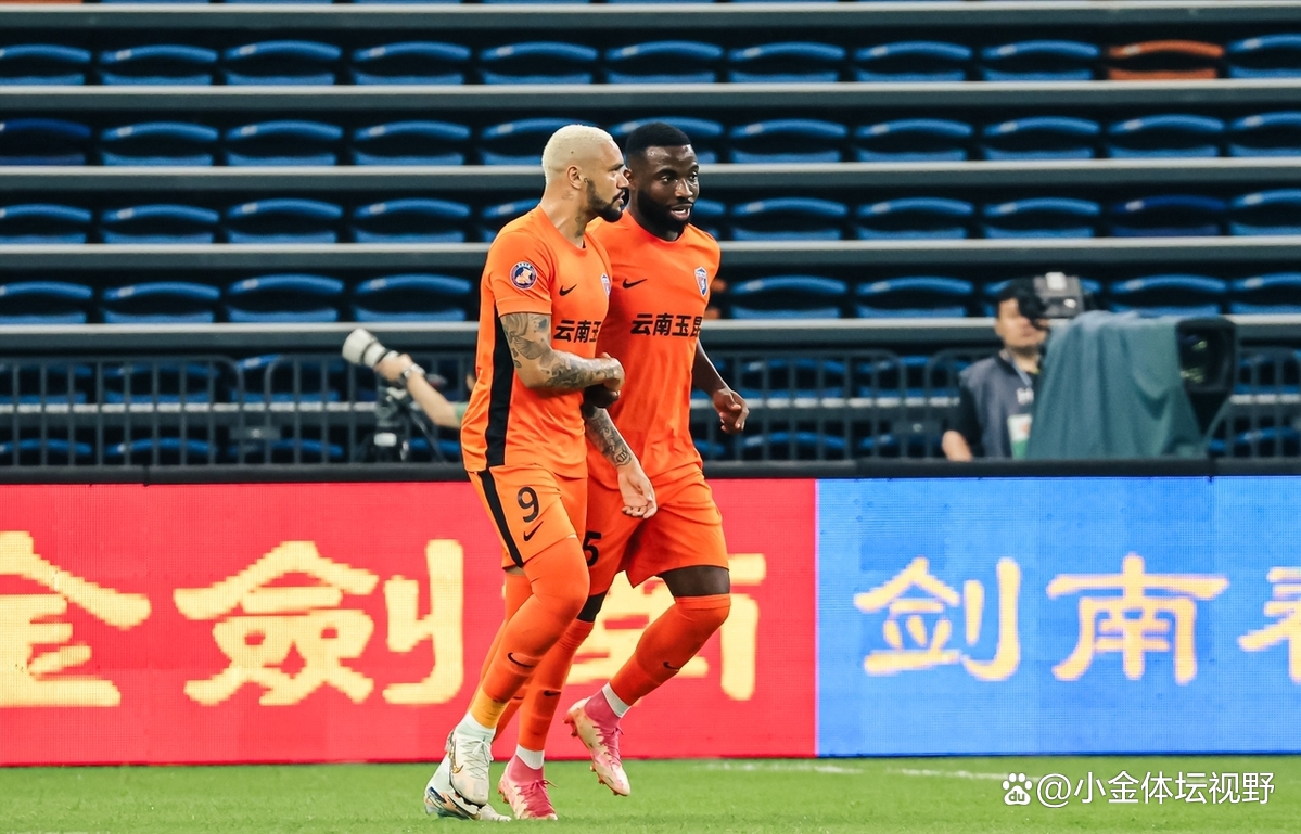 包含中超联赛下半程即将打响，悬念迭起令人期待的词条