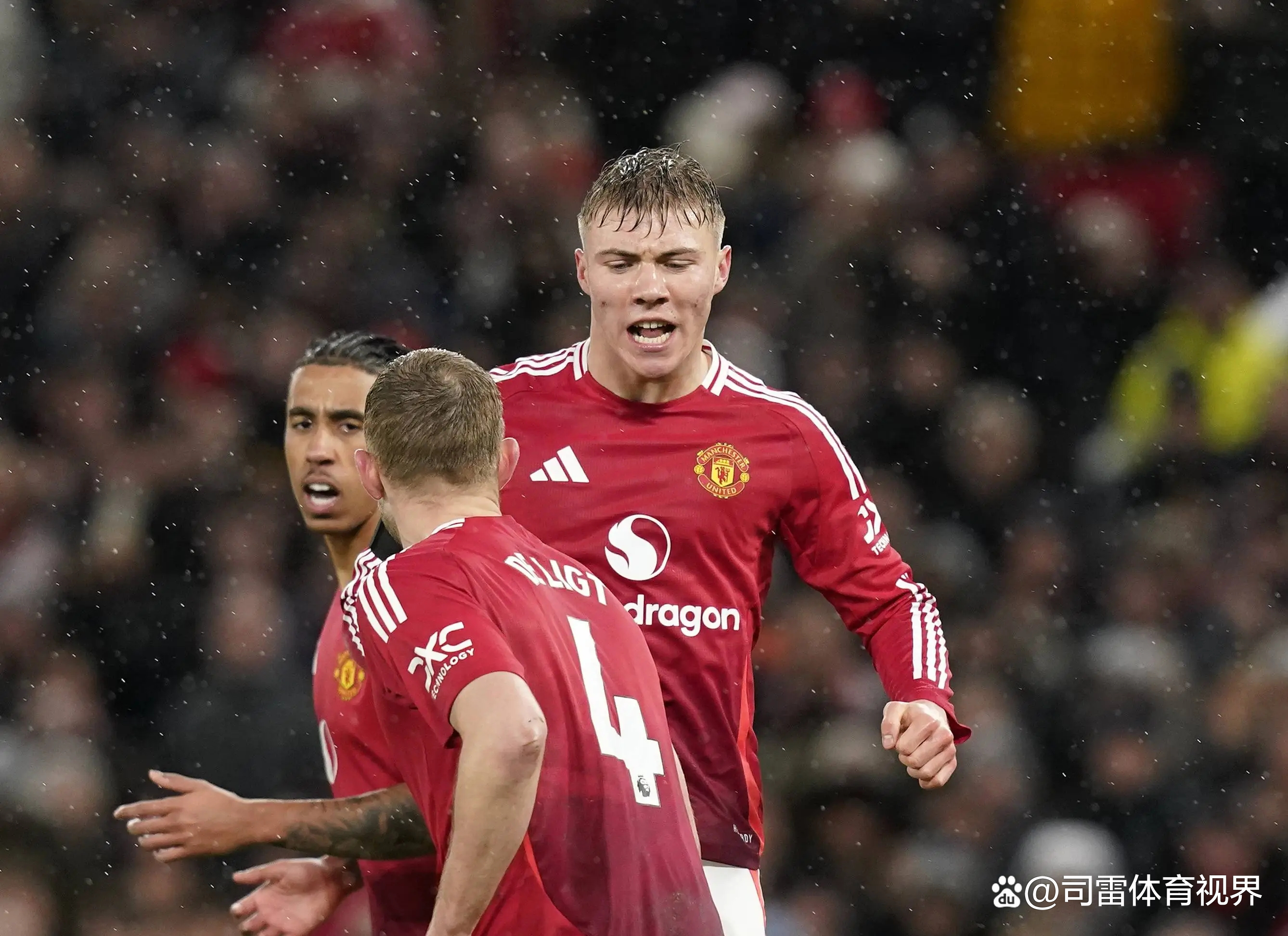 曼联遭遇维拉困扰，陷入艰难局面