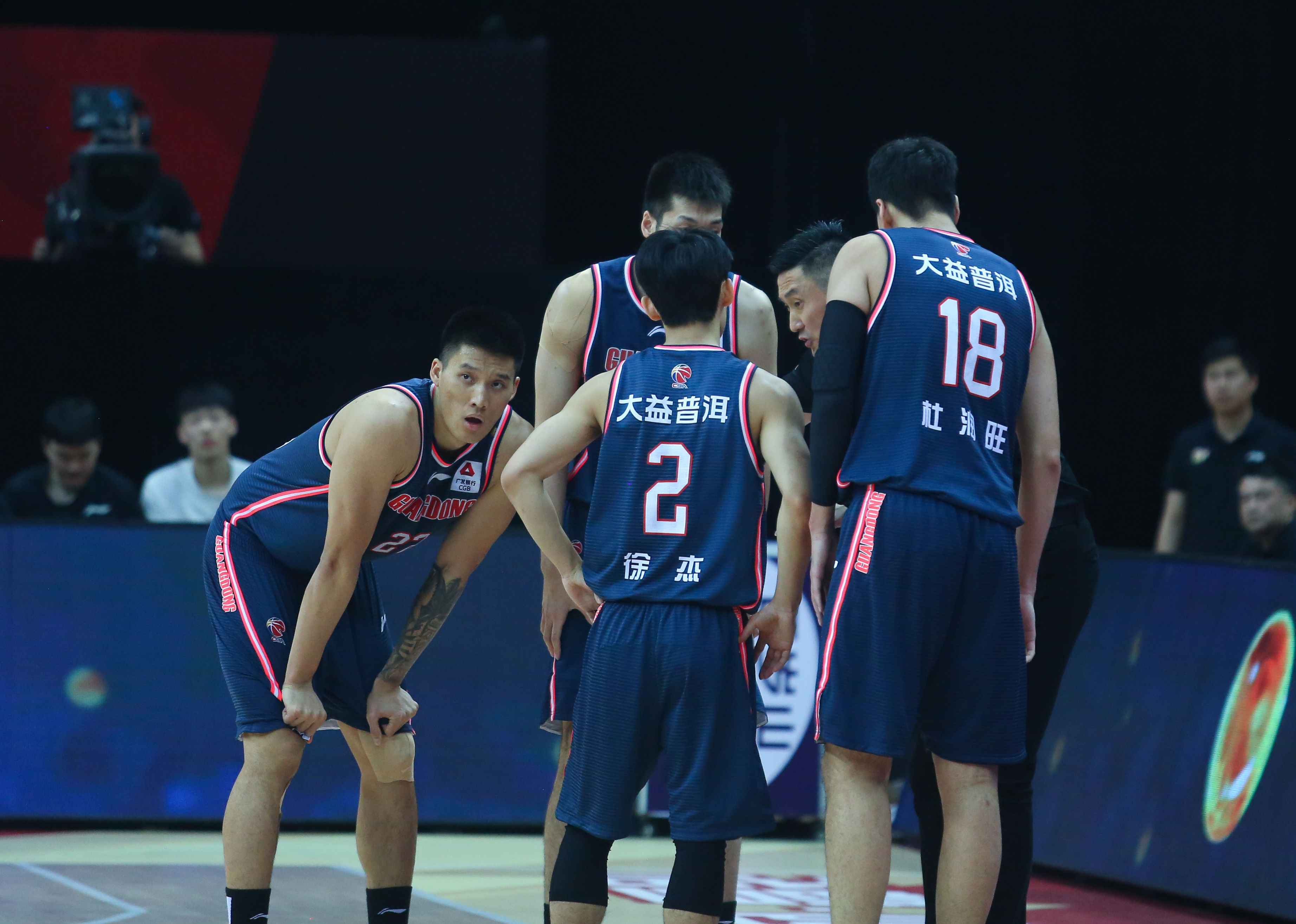 福建队大胜深圳队，引领领跑！