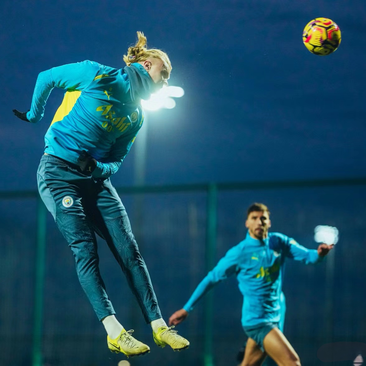 关于莱切斯特城主场大胜，重新回到争冠行列的信息