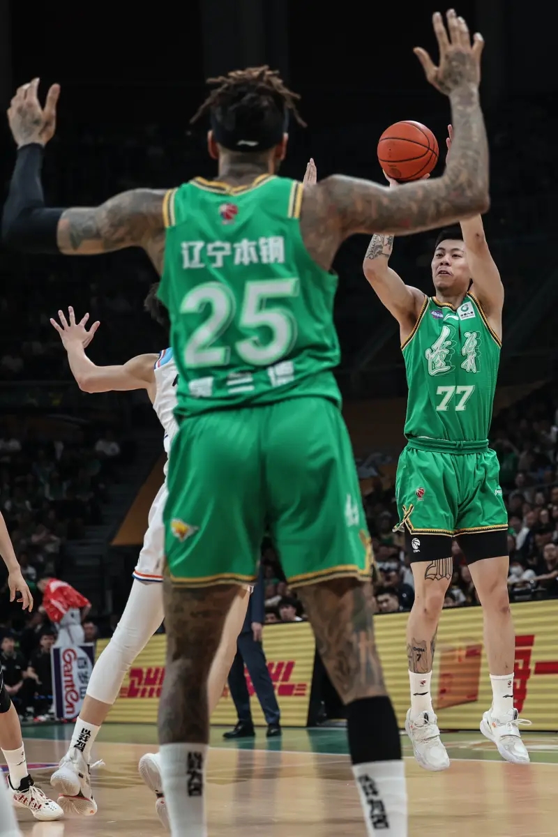 包含青岛队鏖战江苏队，张镇麟关键制胜的词条