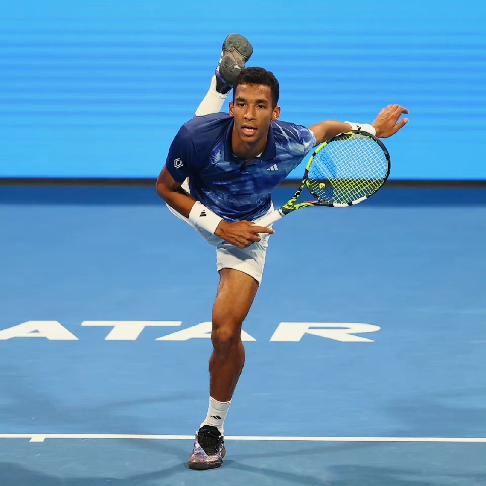 关于德国网球队完胜日本网球队，瓦林卡三分雨点燃全场的信息