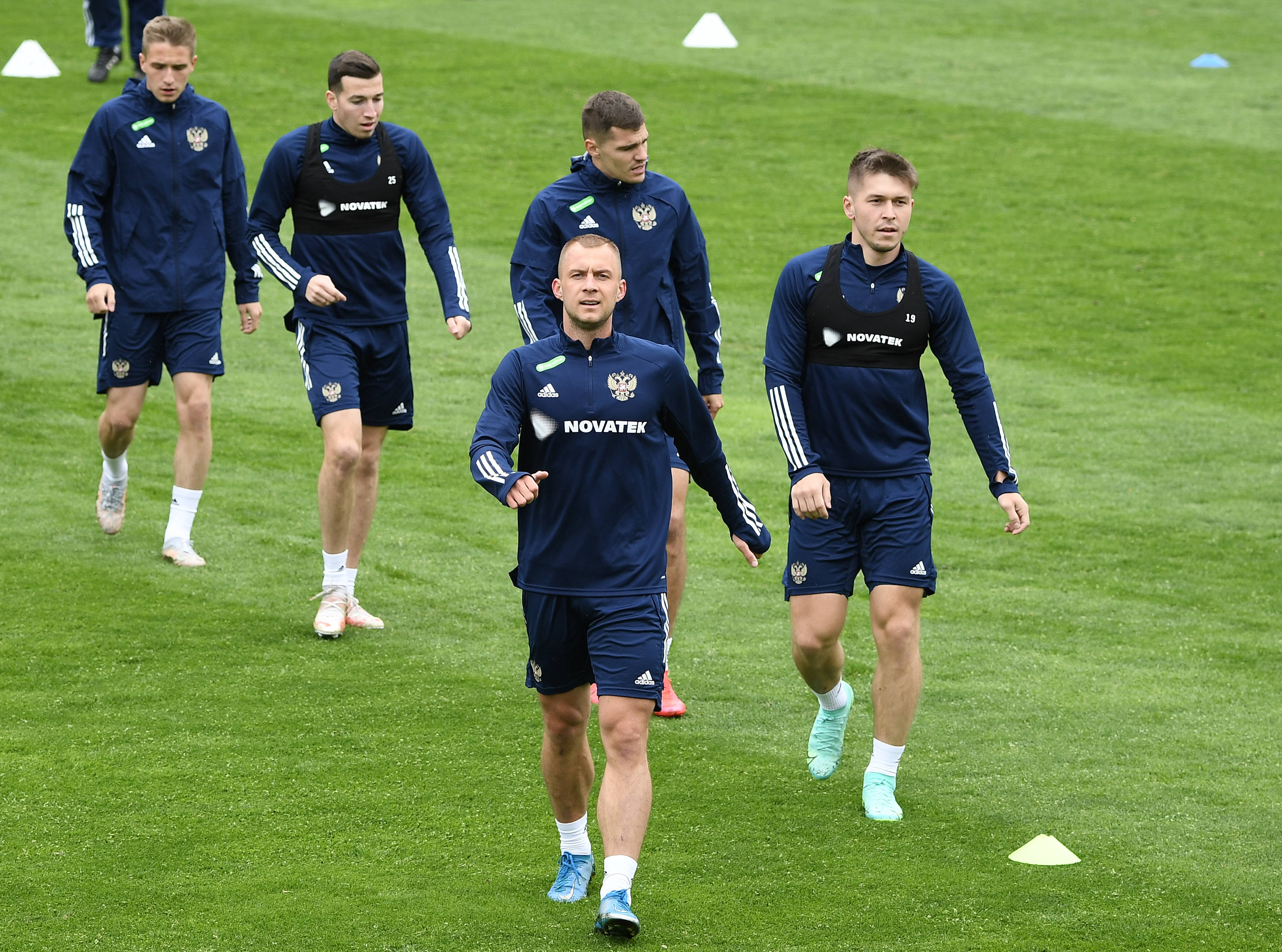 关于奥地利队碾压日本队，奥恰洛夫统治全场的信息