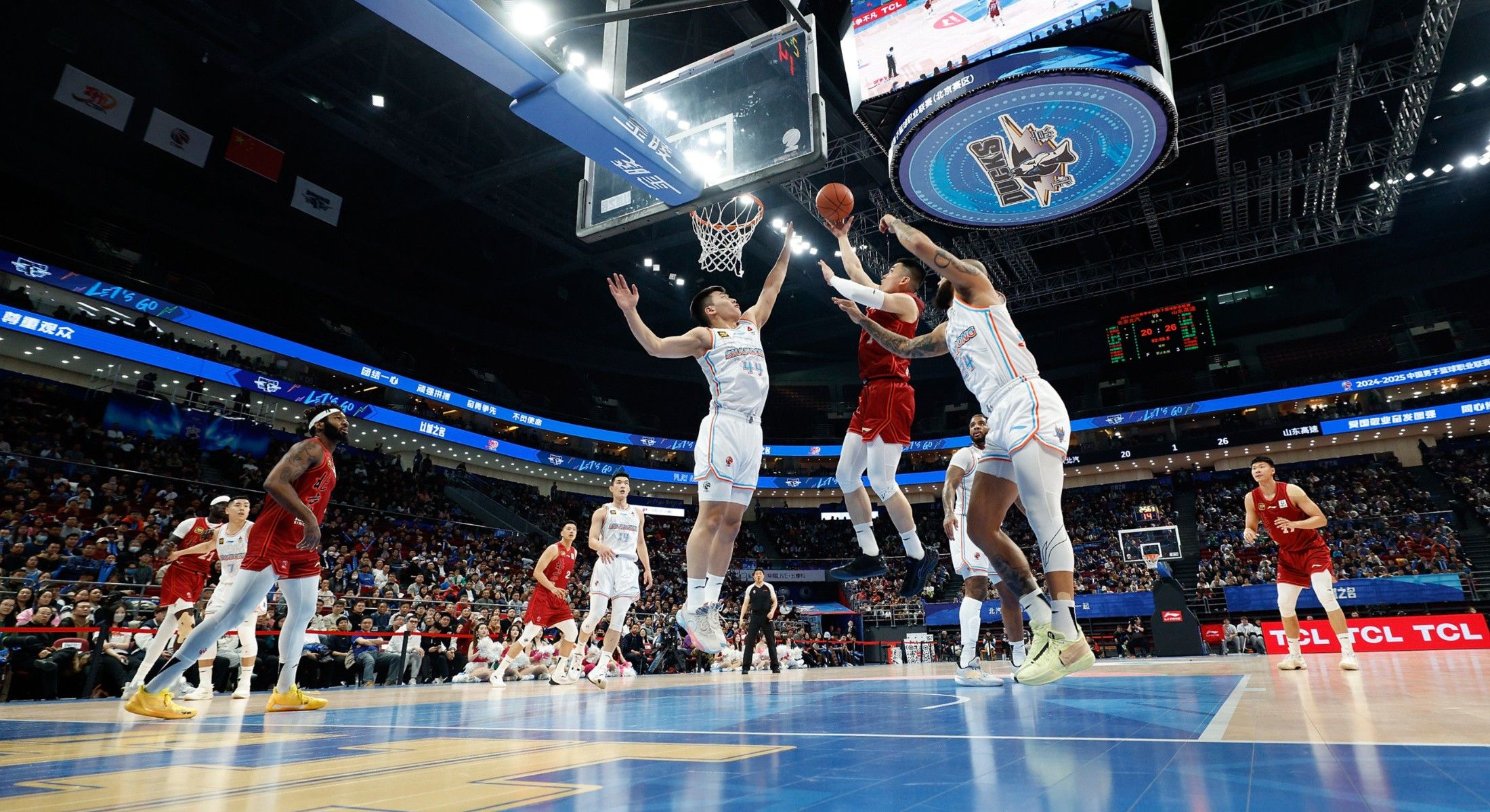 上海队翻盘篮网，西亚卡姆点燃赛场的简单介绍