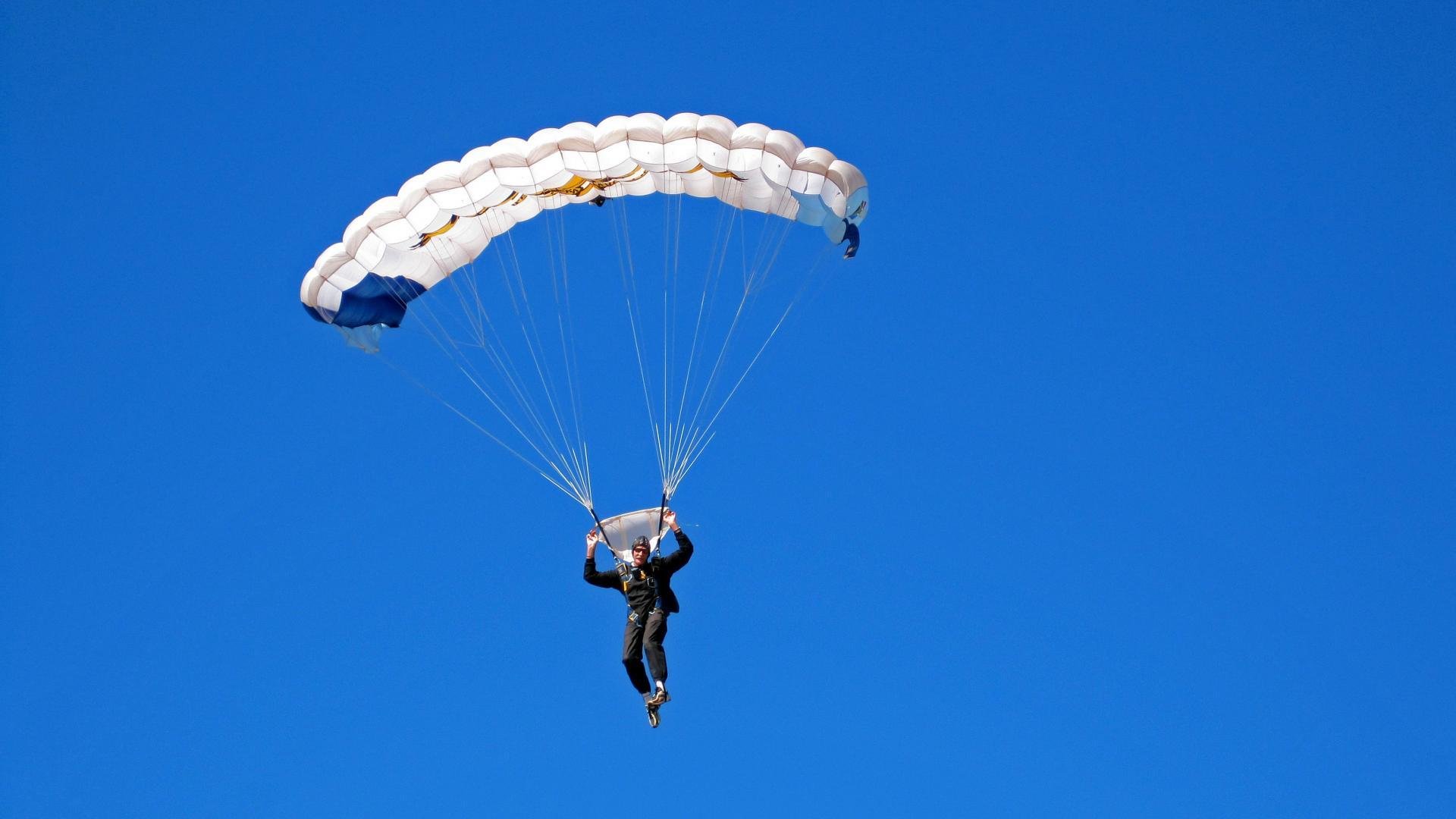 当魔术末节遇见字母时刻,竞技体育中唯一性的双重奏