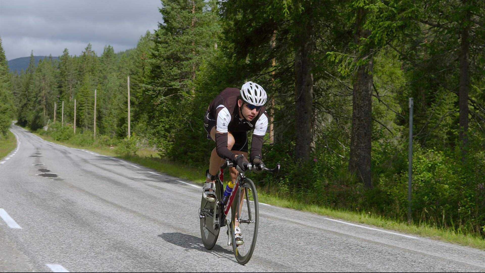 德甲争冠战之夜，当绿茵场遇见字母哥的炽热状态